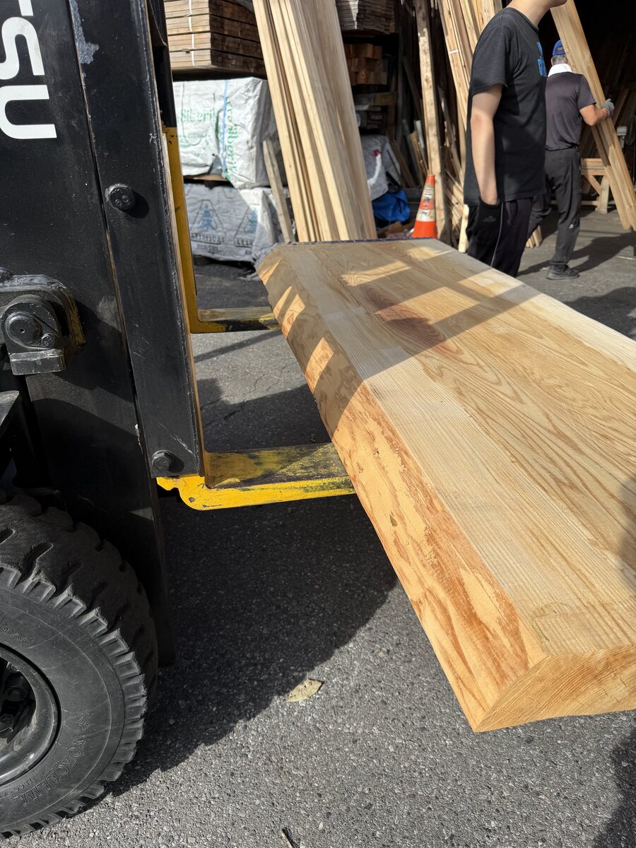1062高S 杉大判材の側面と厚み